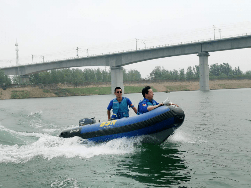 小逼被操水直流"